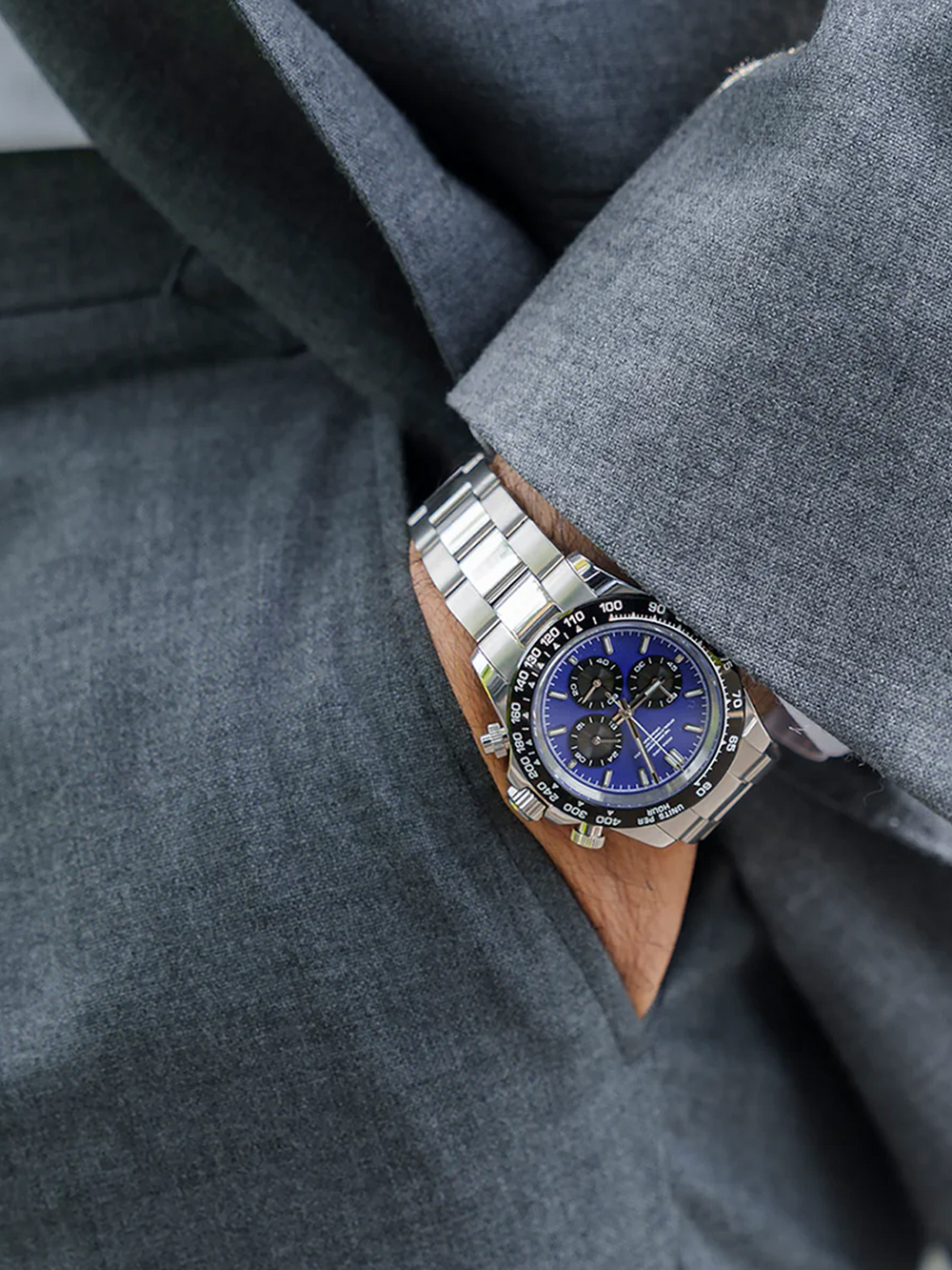 How to Choose a Men's Watch for Office Wear and Business Casual Style