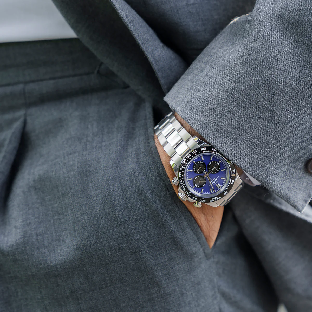 How to Choose a Men's Watch for Office Wear and Business Casual Style